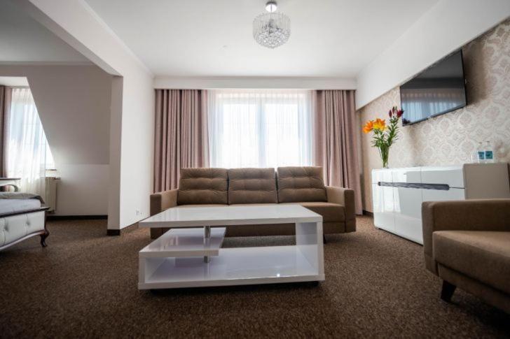 Hotel Palacowa Narol Buitenkant foto