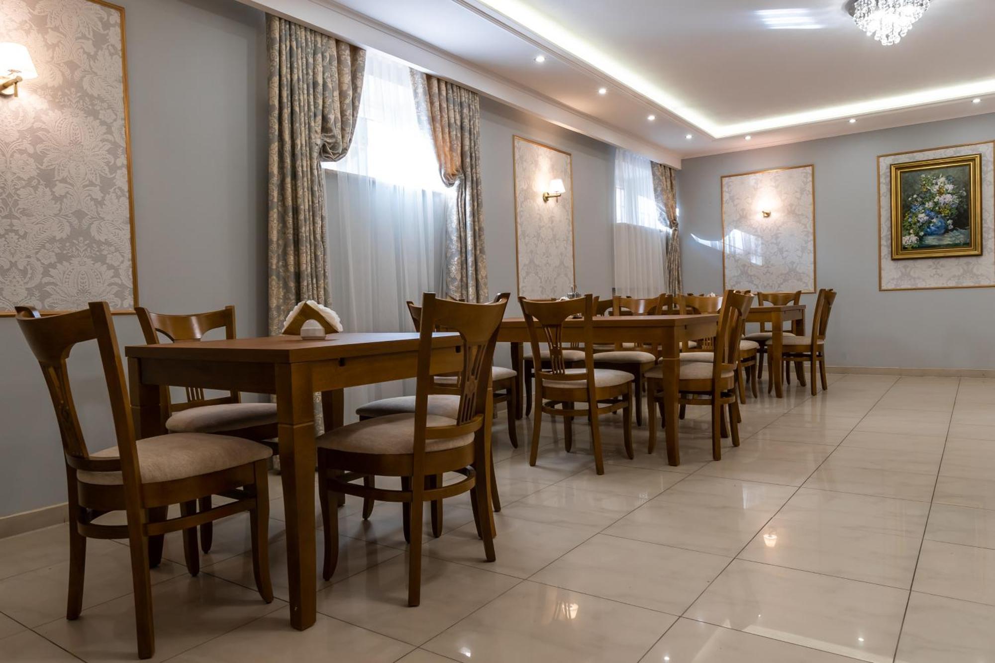 Hotel Palacowa Narol Buitenkant foto