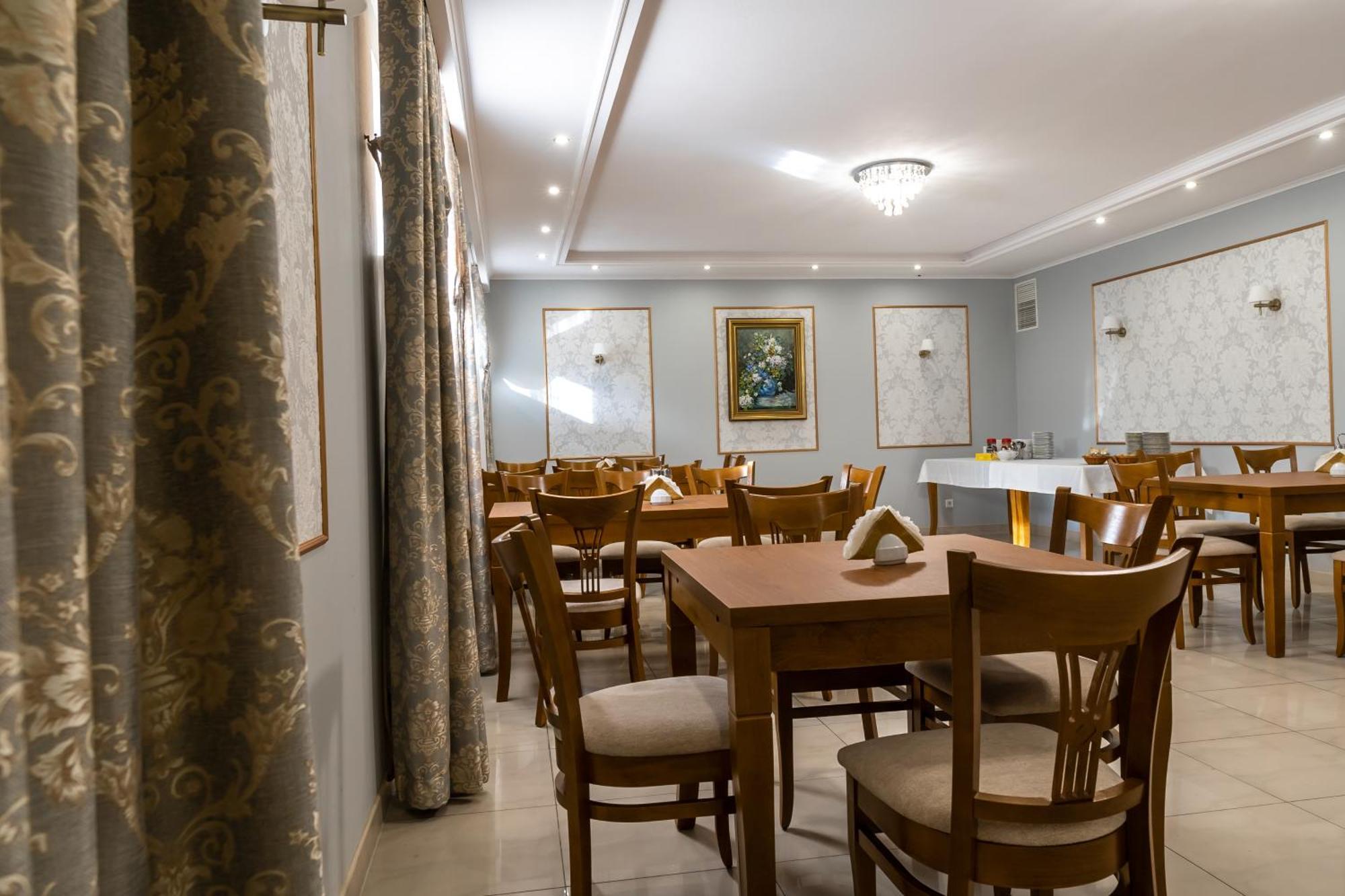 Hotel Palacowa Narol Buitenkant foto
