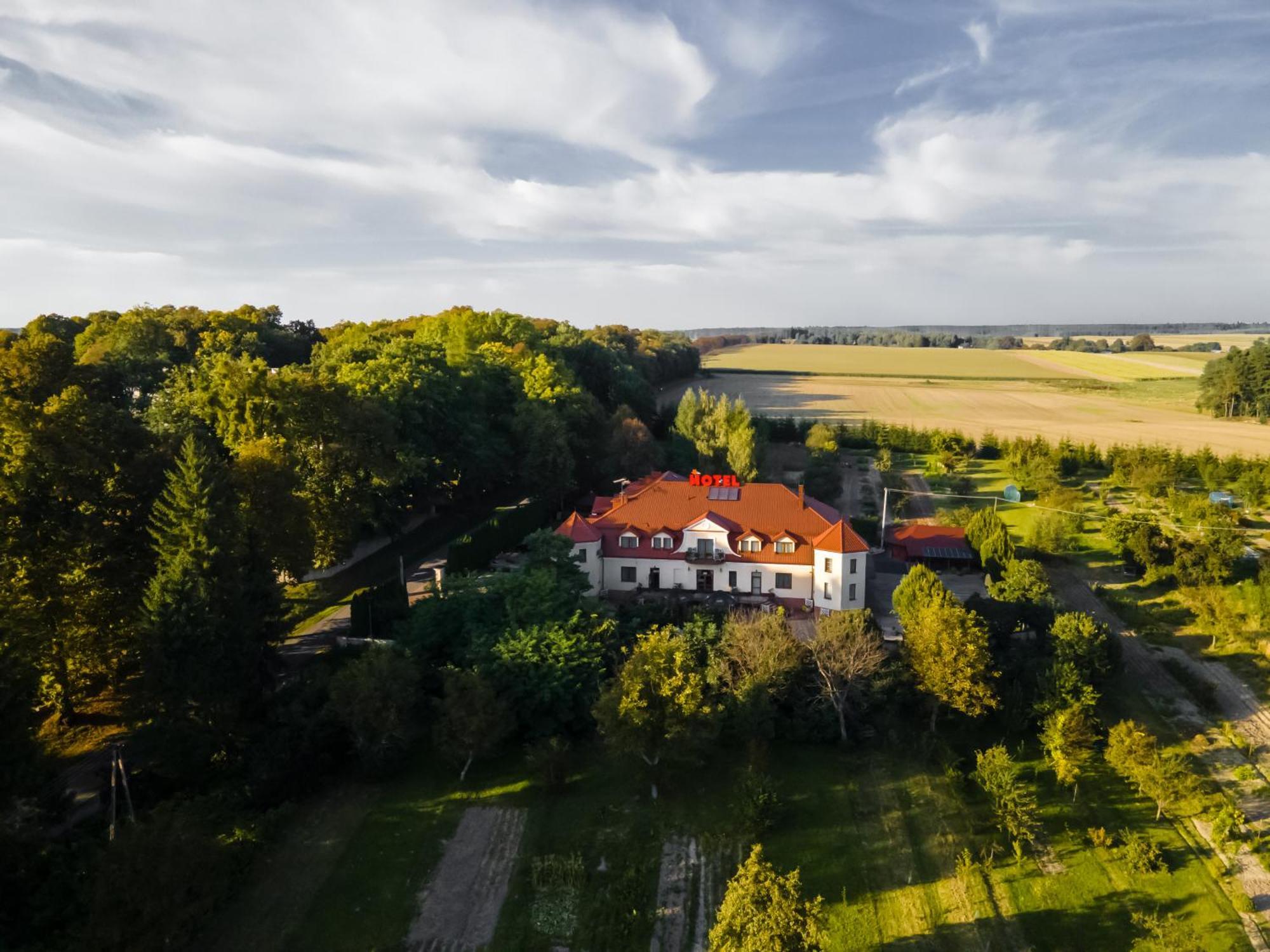 Hotel Palacowa Narol Buitenkant foto