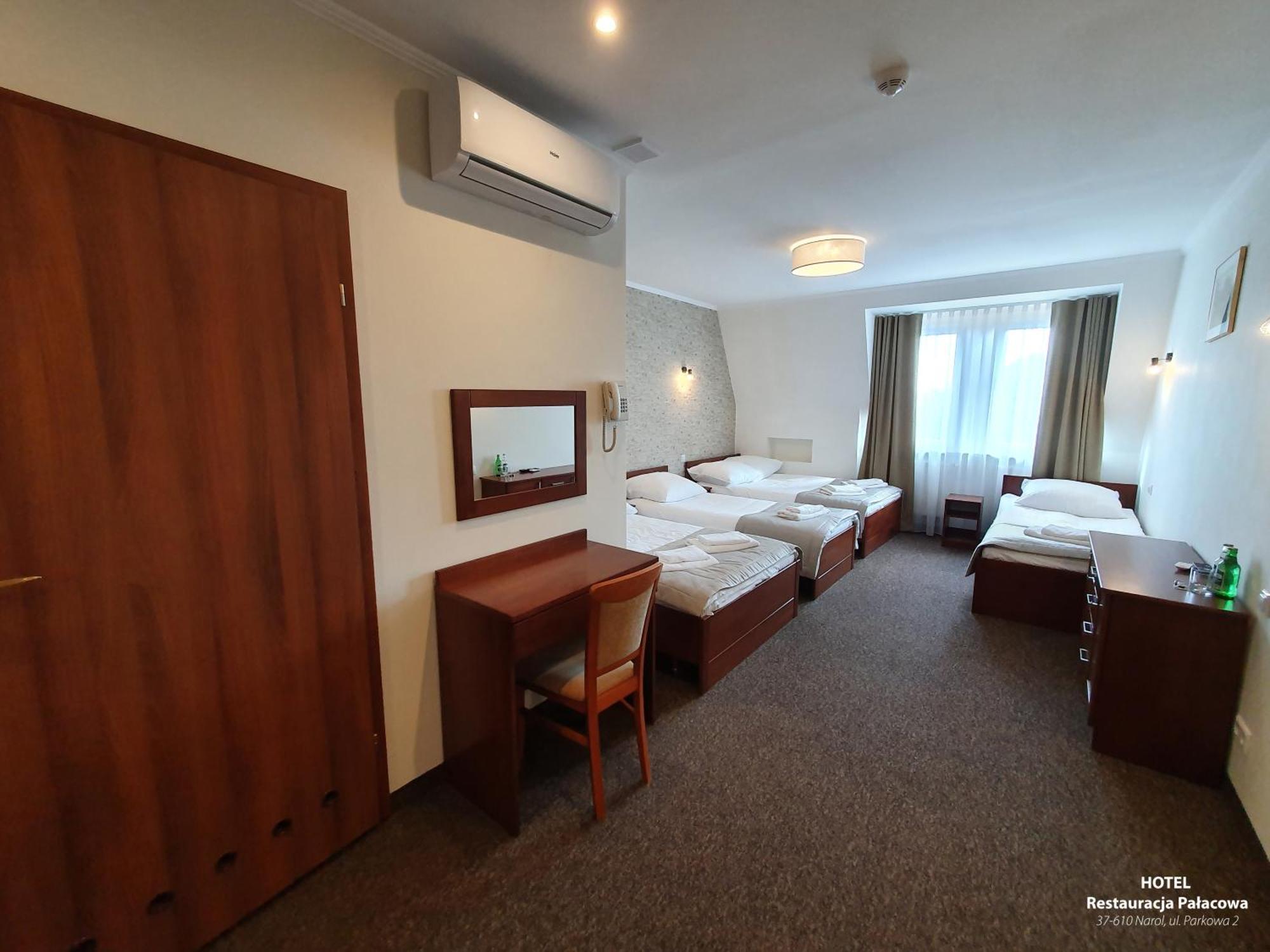 Hotel Palacowa Narol Buitenkant foto